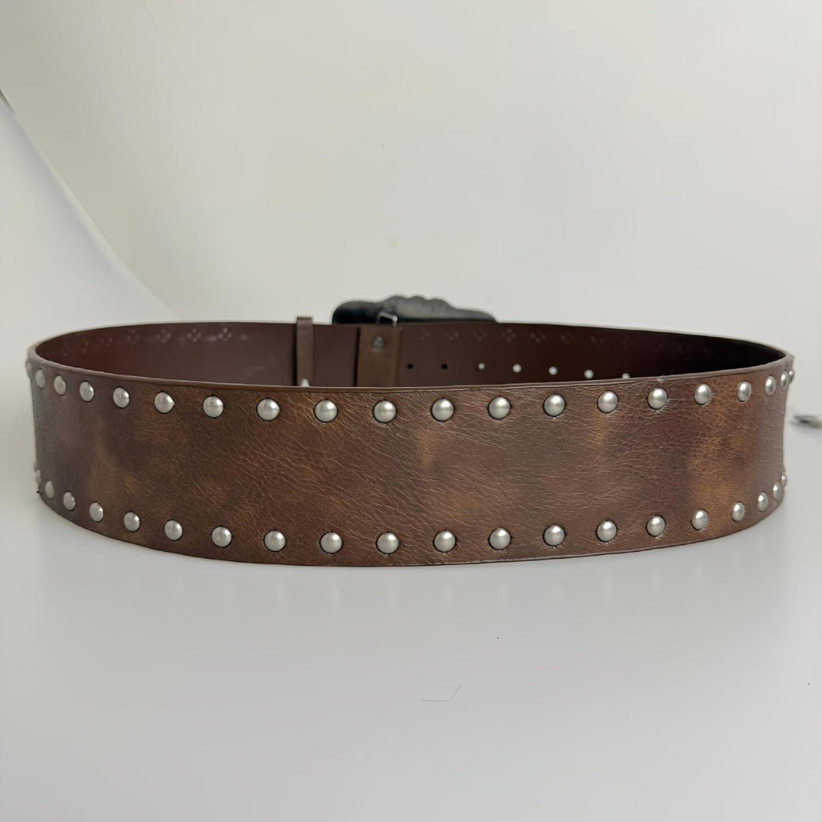 Western Style Cowboy Belt with Rivets and Vintage Buckle, Embossed Leather Belt for Jeans Fashion Pairing