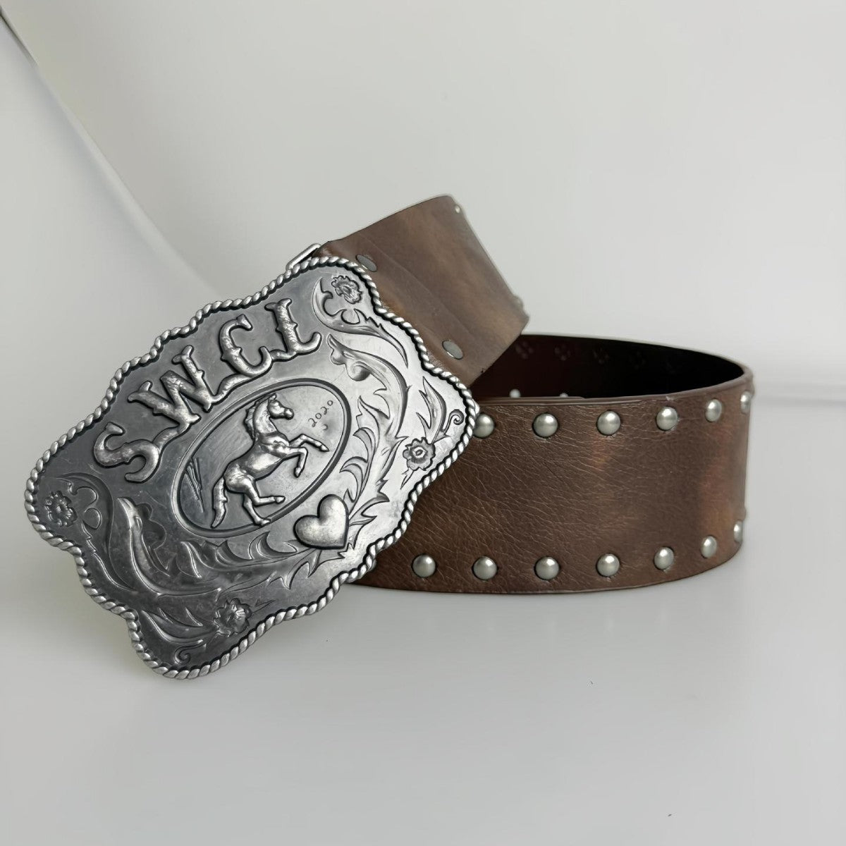 Western Style Cowboy Belt with Rivets and Vintage Buckle, Embossed Leather Belt for Jeans Fashion Pairing